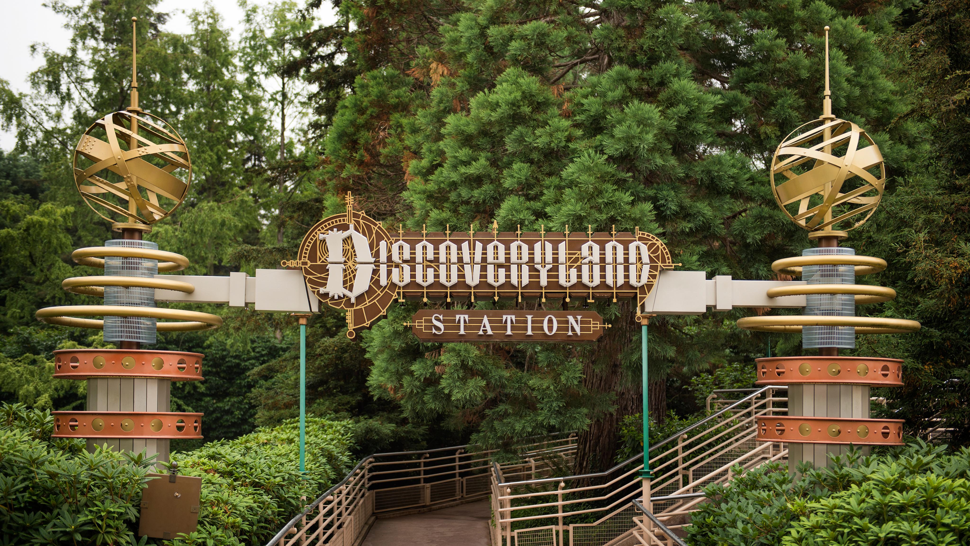 Disney Railroad - Discoveryland Station