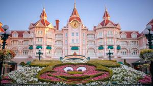 Disneyland Paris closed their 30th anniversary with a breathtaking grand  finale! This was a one night only fireworks and drone show that…