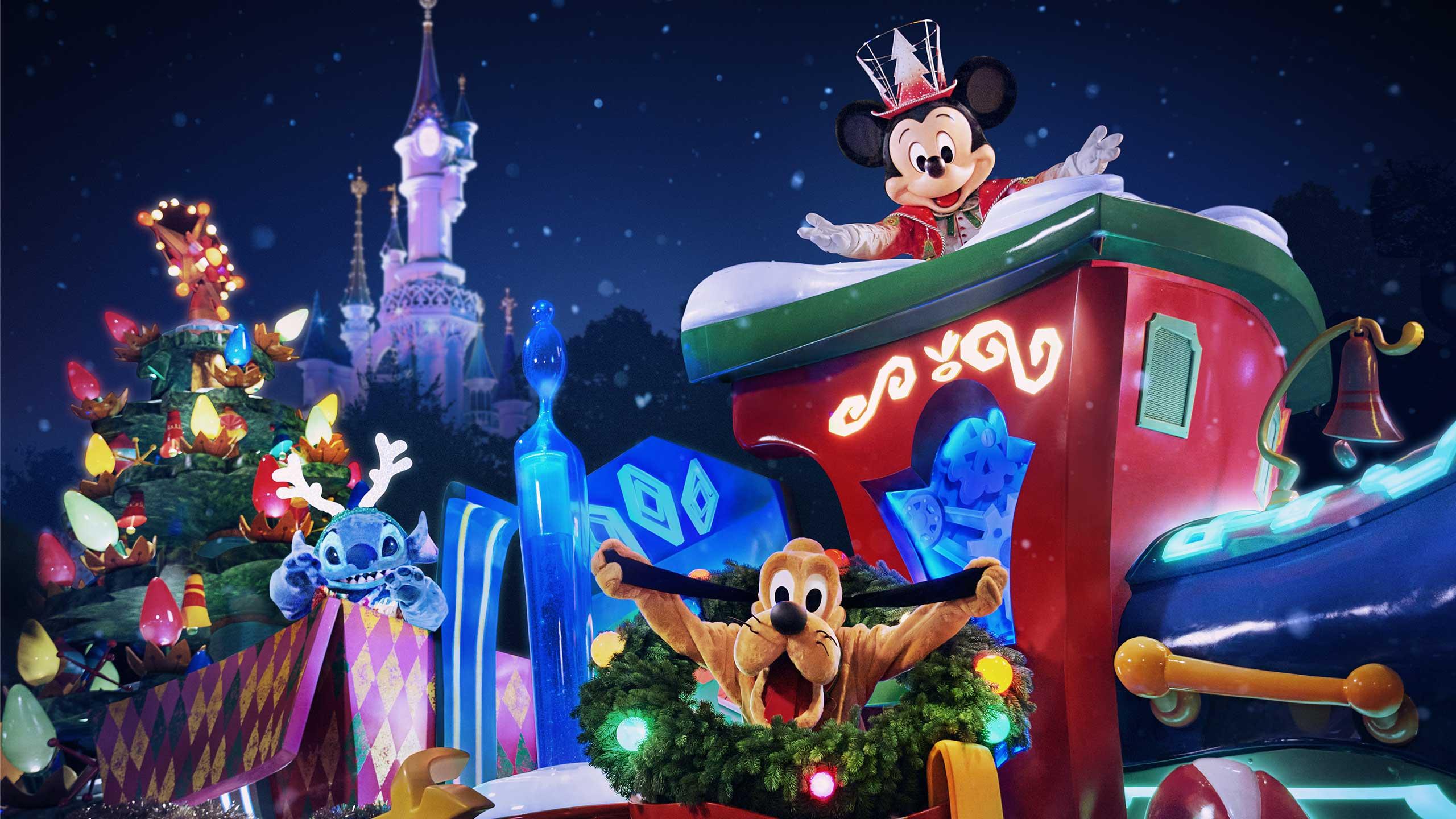 Mickey's Dazzling Christmas Parade! | Disneyland Paris