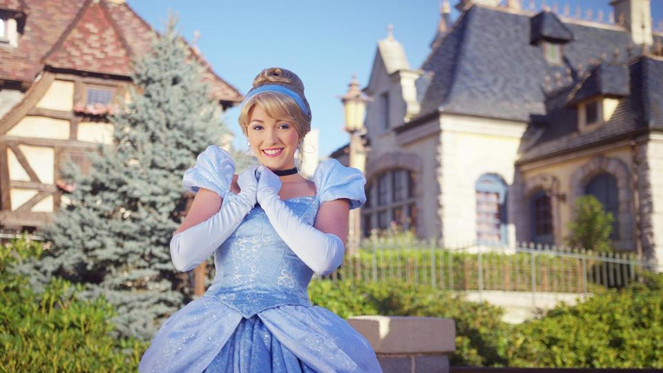 disneyland paris dress up as a princess Guide to My Royal Dream at Disneyland Hotel Paris (2024)