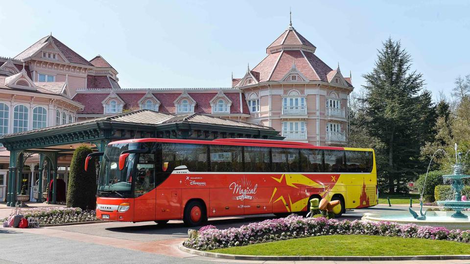 Transport infrastructures in Disneyland Paris and Futuroscope