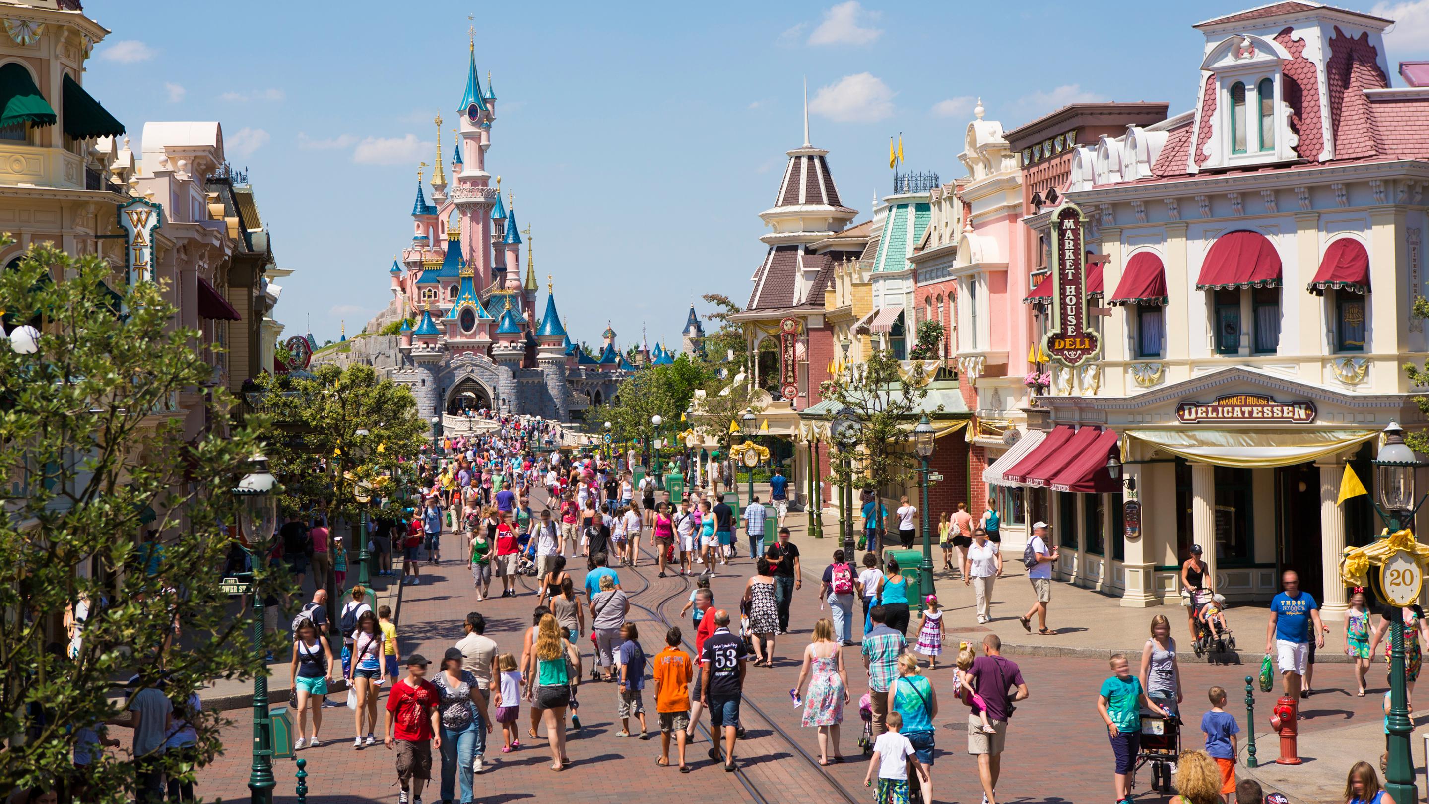 disneyland paris park tour