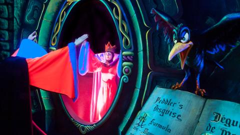 Blanche Neige Et Les Sept Nains L Attraction Disneyland Paris