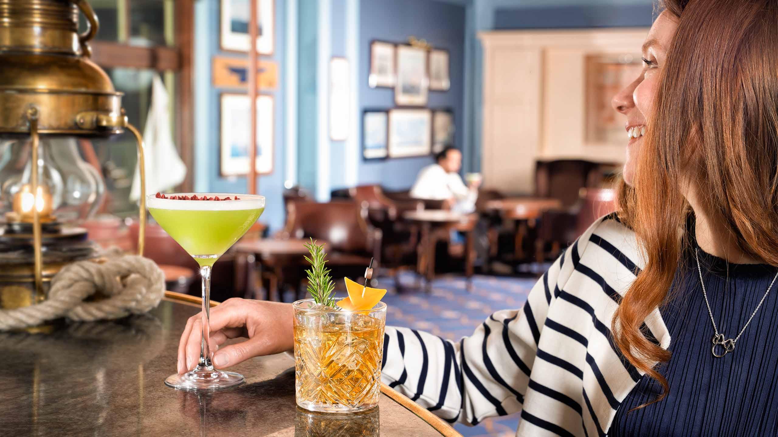 Captain's Quarters - Bar in Newport Bay Club | Disneyland Paris