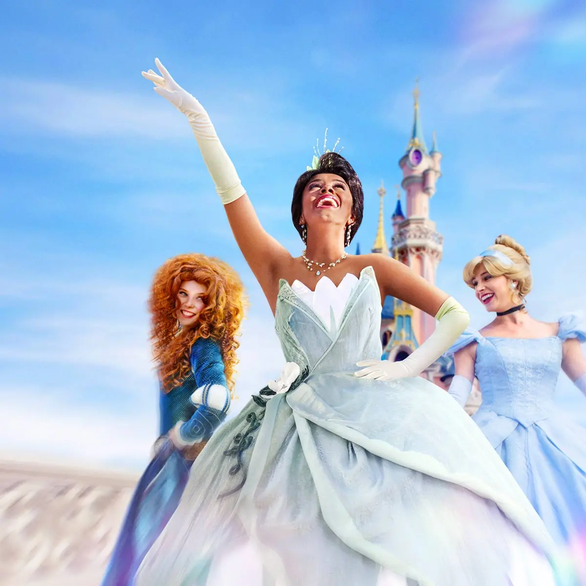 Jouet Elsa tourne et lumineux Disneyland Paris Disney Lumifete La