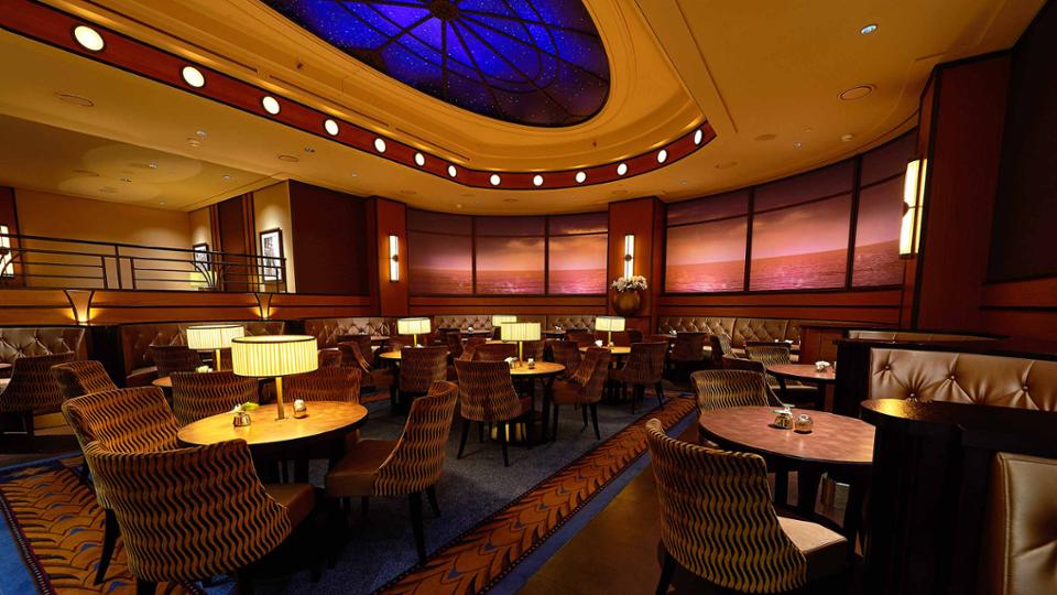 Disney Hotels: Club Rooms And Suites 