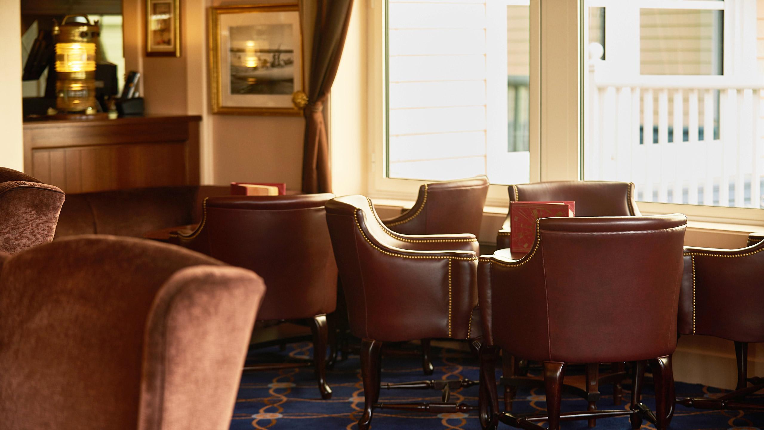 Captain's Quarters Bar in Newport Bay Club Disneyland Paris