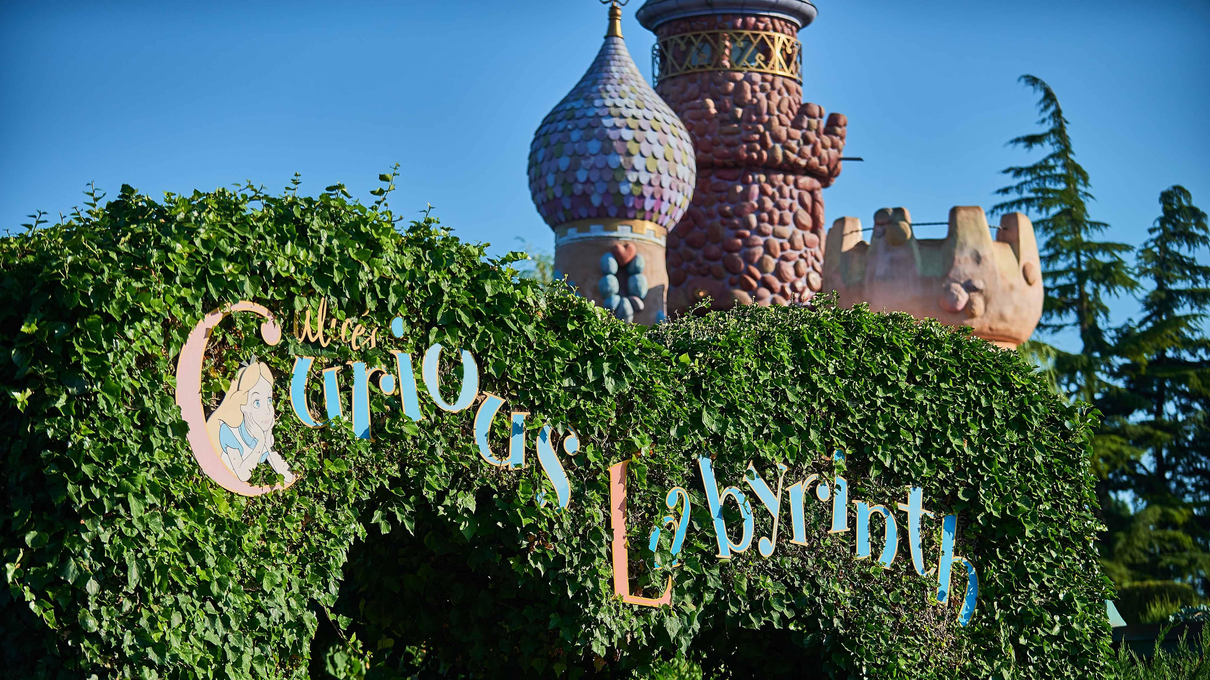 Alice's Curious Labyrinth: L'Attraction