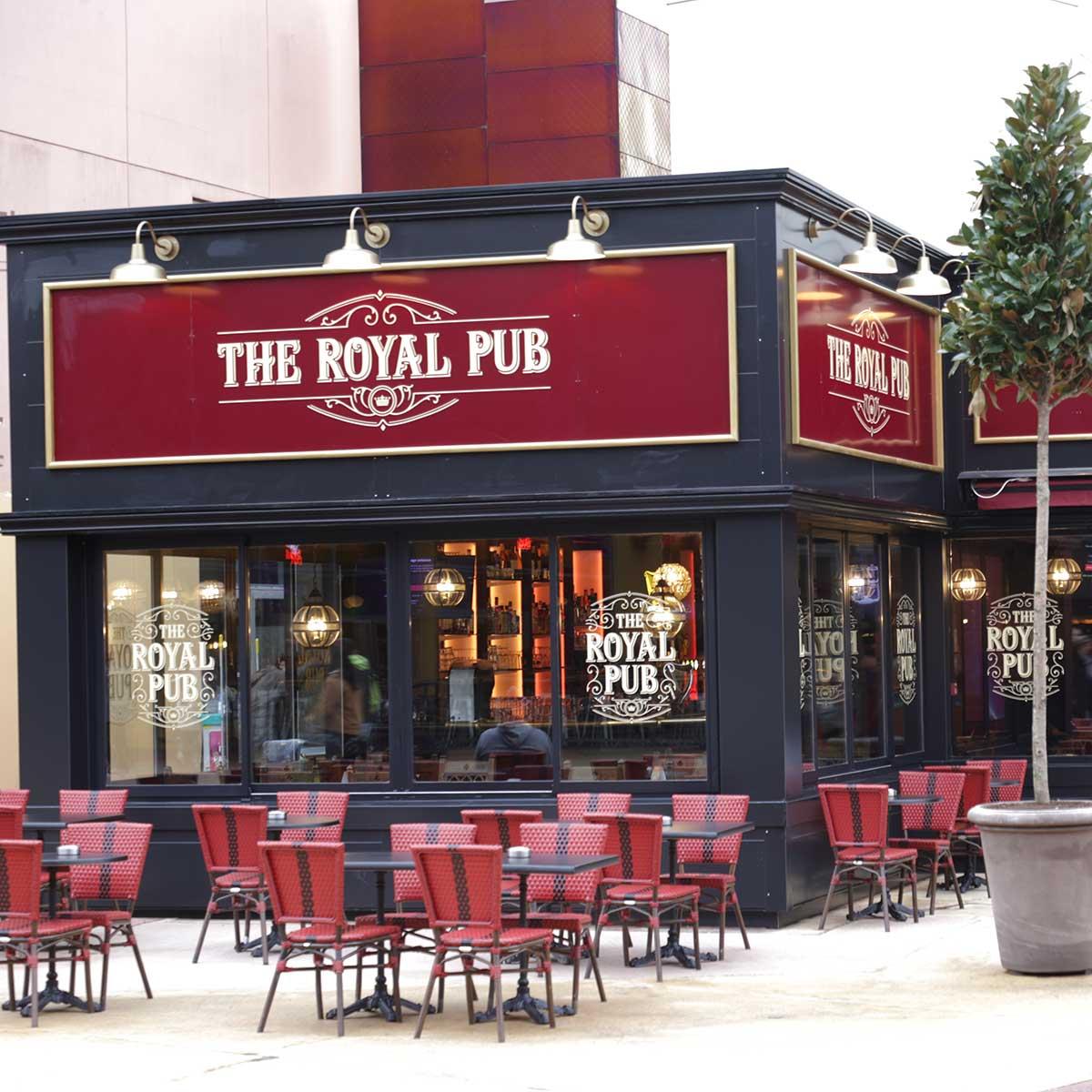 The Royal Pub - Restaurant in Disney Village | Disneyland Paris