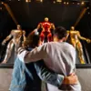 https://media.disneylandparis.com/d4th/es-es/images/N036631_2026nov25_world_beauty-short-disney-hotel-new-york-the-art-of-marvel_1-1_tcm797-238675.jpg?w=208