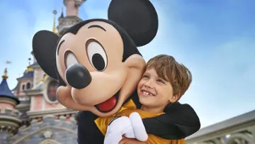 Disneyland París se invita al BHV Marais con la experiencia inmersiva de la  Sinfonía de Colores de Disney 