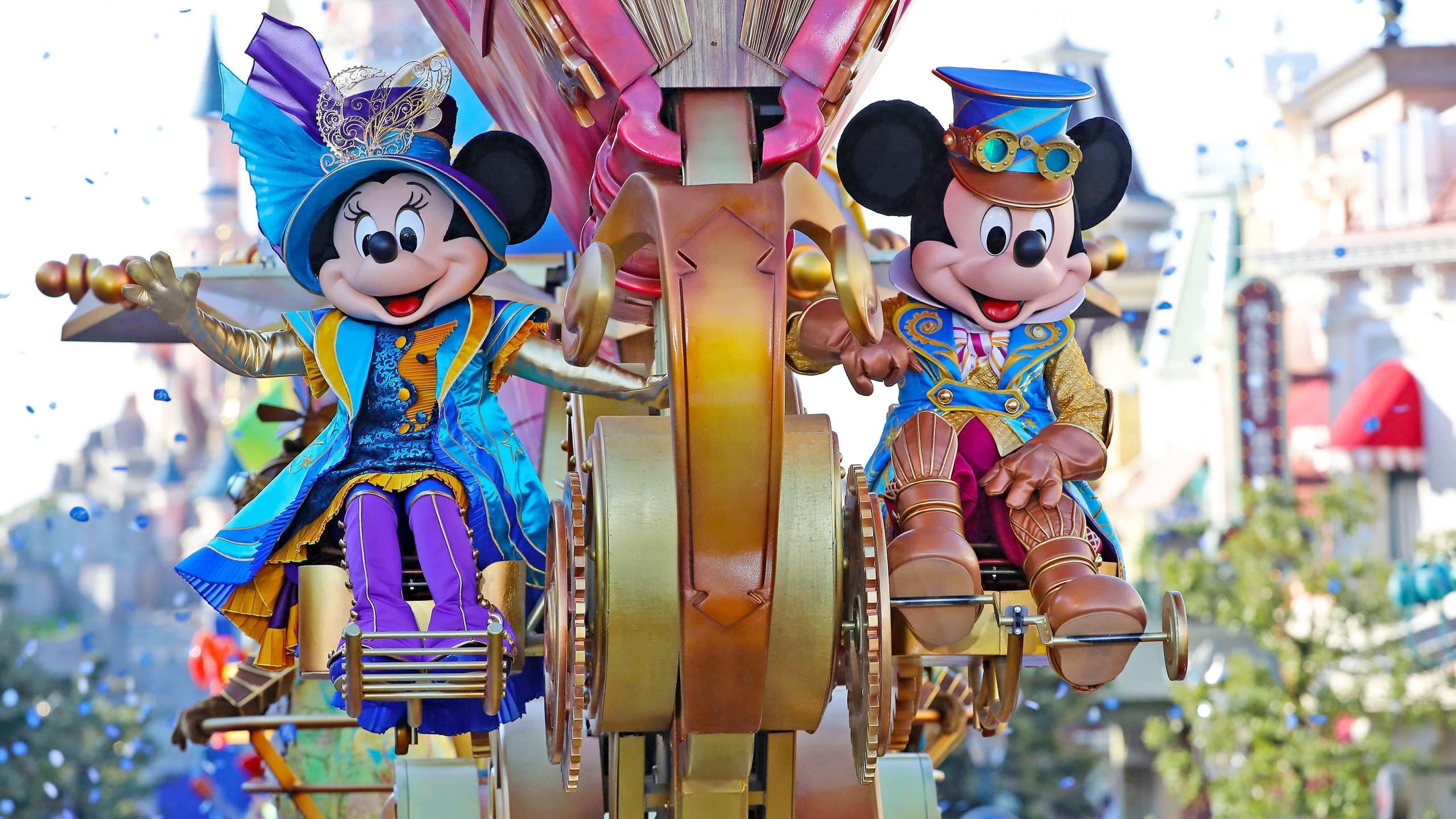 Reserved viewing area: Disney Stars on Parade