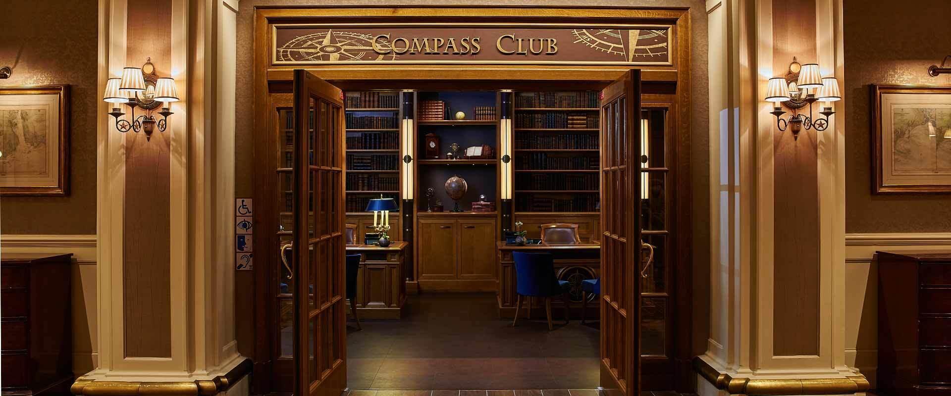 Des chambres Club, des Suites et un salon privé Compass Club Lounge