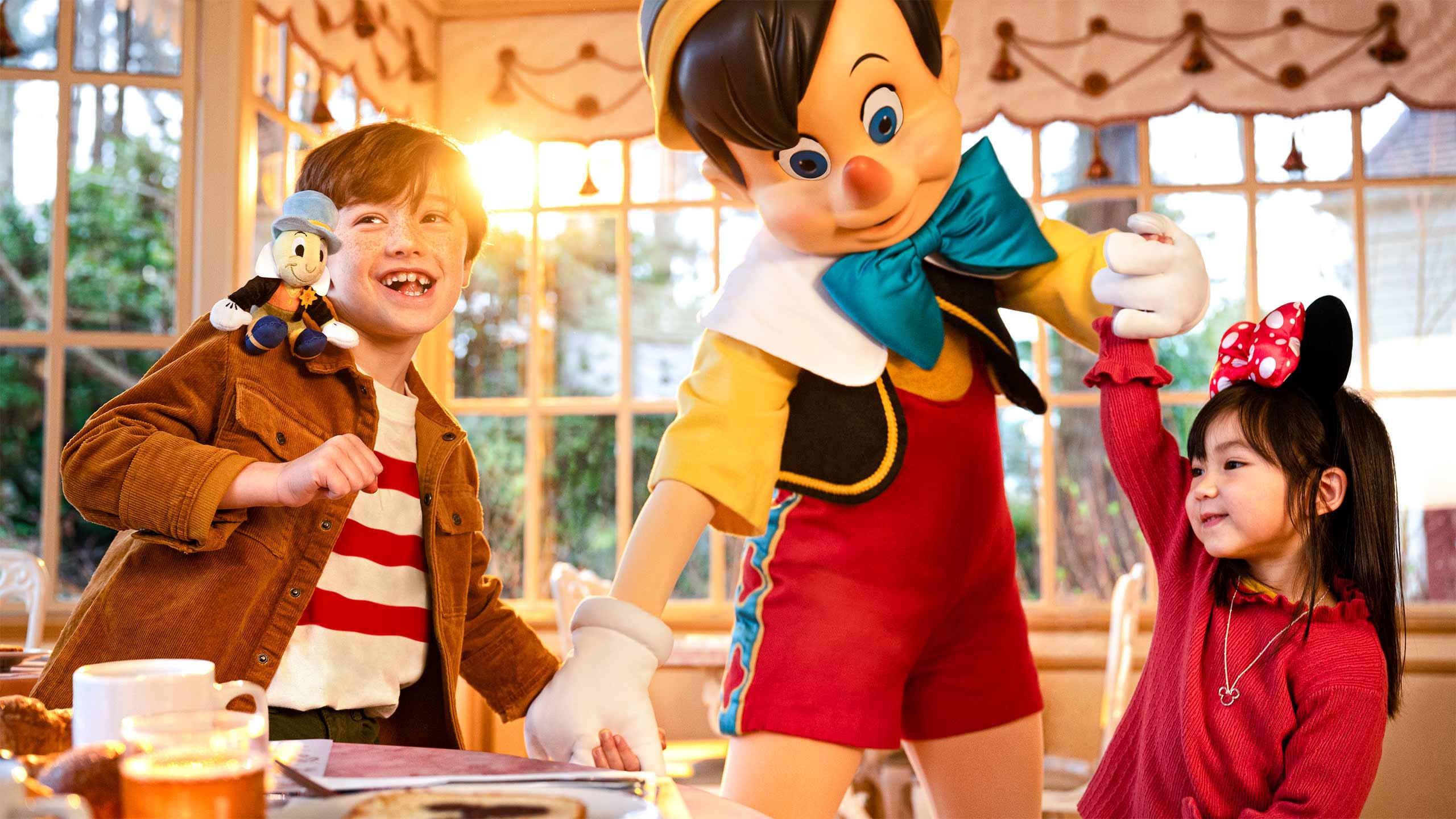 Pasti con i Personaggi Disney a Plaza Gardens Ristoranti Disneyland